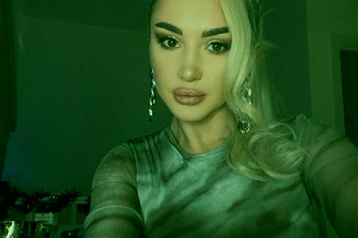 Natalie, 33, a auburn green-eyed middle eastern companion based in Ilyinogorsk. Offering GFE, Party Girl. Available for incall and outcall, overnight booking...