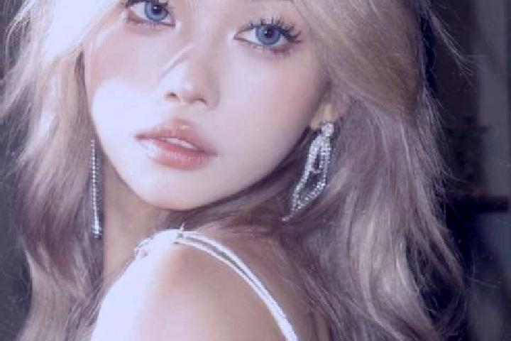 Natalie, 34, a blonde grey-eyed asian companion based in Kemise. Offering OWO, Tantra, 69. Available for incall and outcall, day and evening dates.