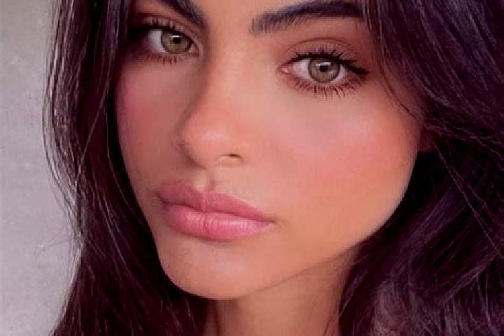 Natalie, 34, a brunette green-eyed middle eastern companion based in Faenza. Offering Massage, Erotic Massage, Girlfriend Experience, BDSM, Prostate Massage....