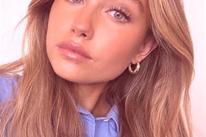 Natalie, 34, a dark blonde green-eyed european companion based in Villa Oliveti. Offering Erotic Massage, A-Level, Domination, Striptease, 69. Available for ...