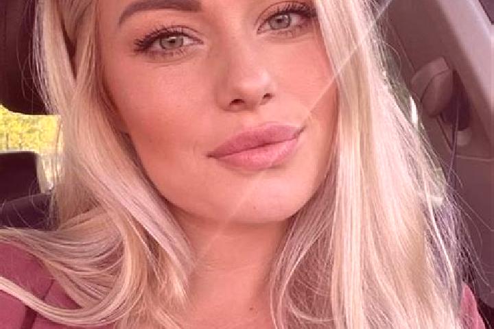 Natalie, 35, a blonde hazel-eyed indian companion based in Sambirata. Offering Fetish, Travel Companion, Domination. Available for incall and outcall, overni...