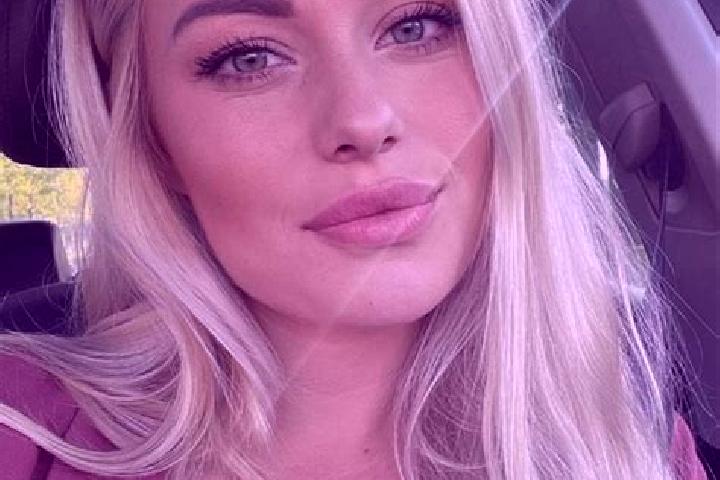 Natalie, 36, a blonde hazel-eyed slavic companion based in el Besos i el Maresme. Offering Erotic Massage, Girlfriend Experience, Duos, Overnight, Roleplay. ...