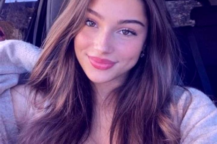 Natalie, 36, a brunette green-eyed latina companion based in Gokwe. Offering Dinner Date, Duos, Overnight. Available for incall and outcall, overnight bookin...
