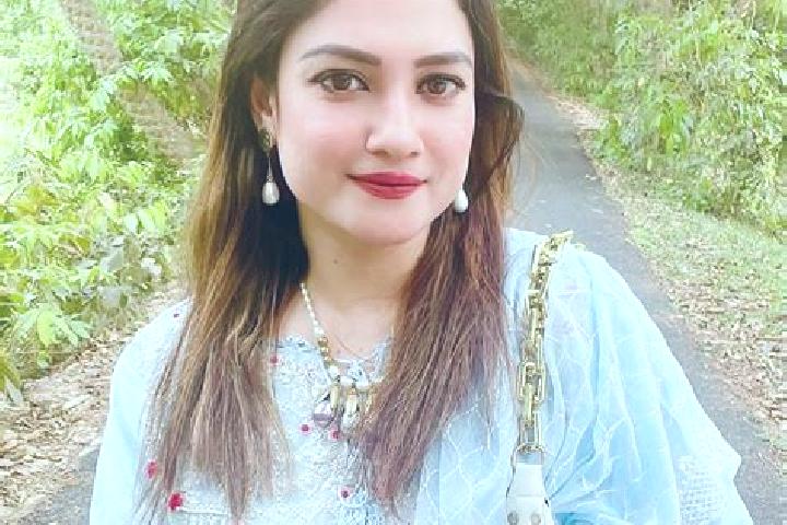 Natalie, 37 — Escort in Srirampur, India