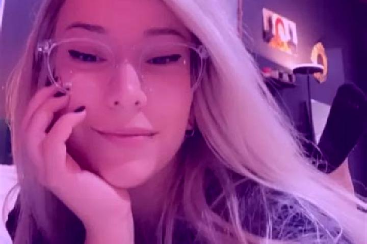 Natalie, 38, a dark blonde amber-eyed asian companion based in Nueil-les-Aubiers. Offering Prostate Massage, Party Girl, Duos, Deep French Kissing. Available...