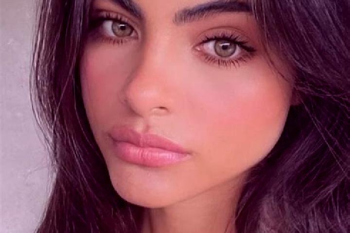 Natalie, 39, a brunette green-eyed indian companion based in Alcantarilha. Offering Dinner Date, Roleplay, OWO. Available for incall and outcall, day and eve...