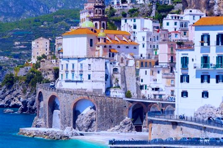 Nora, 20 — Escort in Giussano, Italy