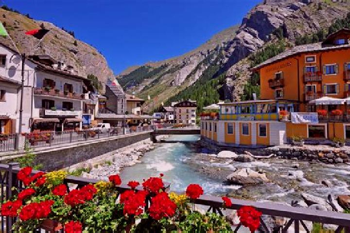 Nora, 20 — Escort in La Thuile, Italy