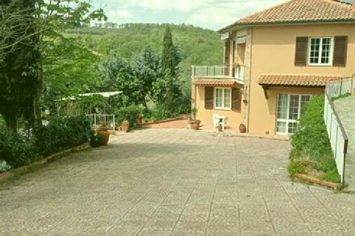 Nora, 20 — Escort in Ponte A Bozzone, Italy