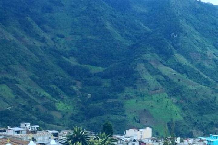 Nora, 20 — Escort in Santiago Chimaltenango, Guatemala