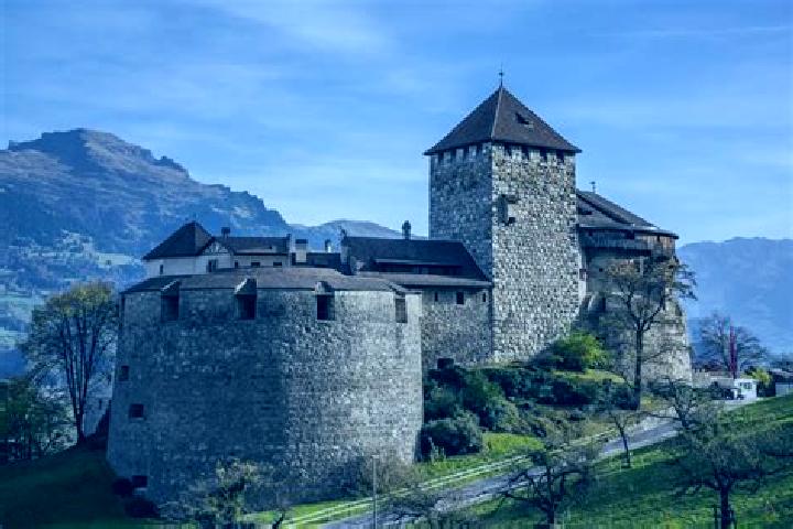 Nora, 21 — Escort in Balzers, Liechtenstein