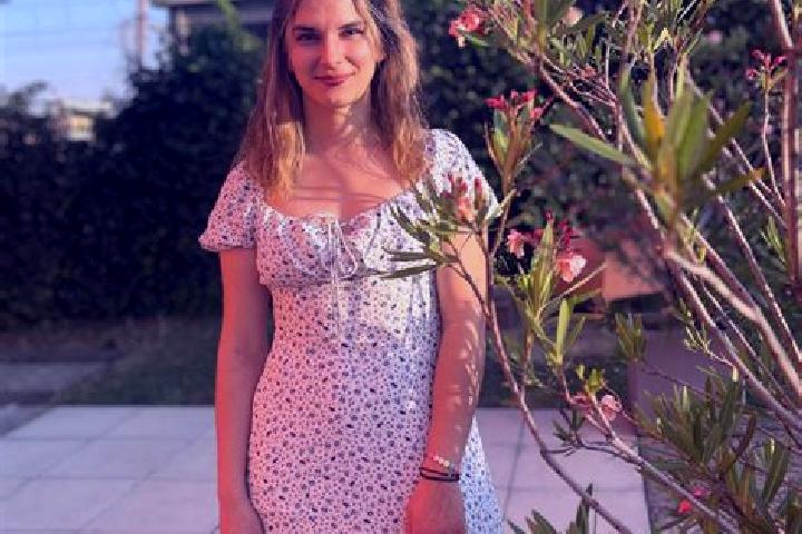 Nora, 21 — Escort in Bevenais, France