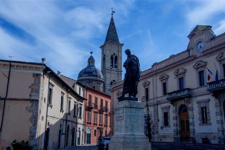 Nora, 21 — Escort in Bussi sul Tirino, Italy