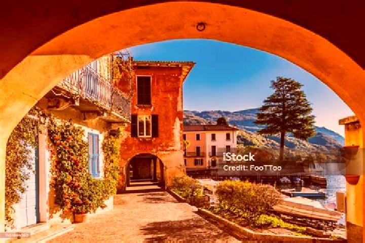 Nora, 21 — Escort in Mandello del Lario, Italy