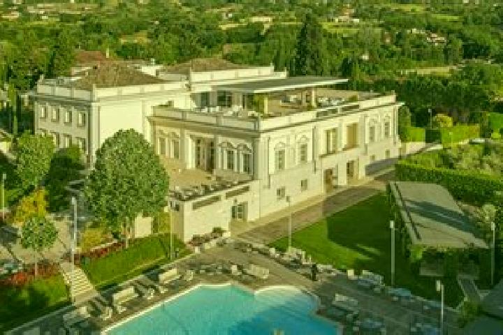 Nora, 21 — Escort in Mirabella Eclano, Italy