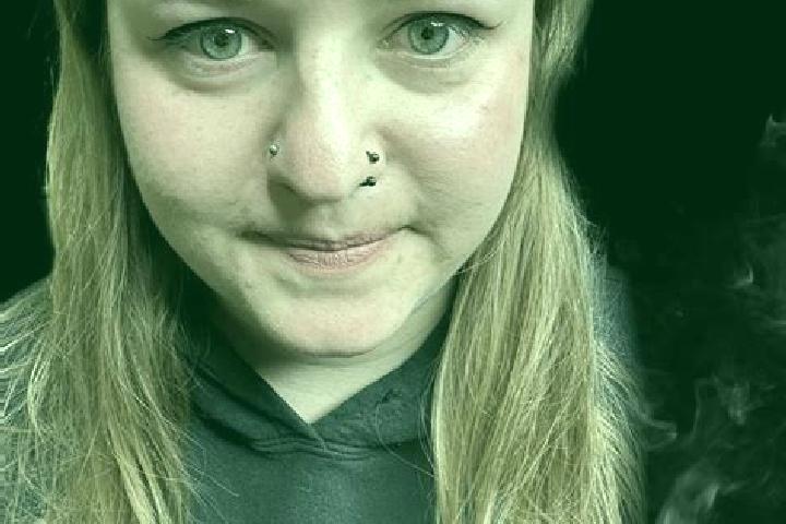 Nora, 21 — Escort in Neidhartshausen, Germany