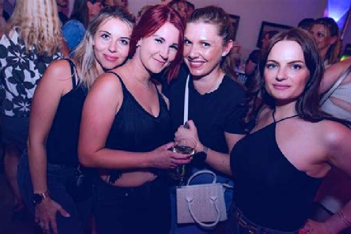 Nora, 21 — Escort in Neuhofen an der Krems, Austria