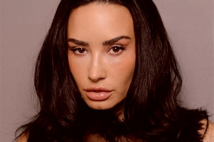 Nora, 21 — Escort in Paradas, Spain
