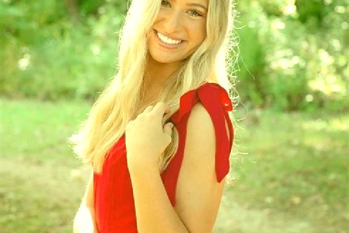 Nora, 22 — Escort in Moberly, United States