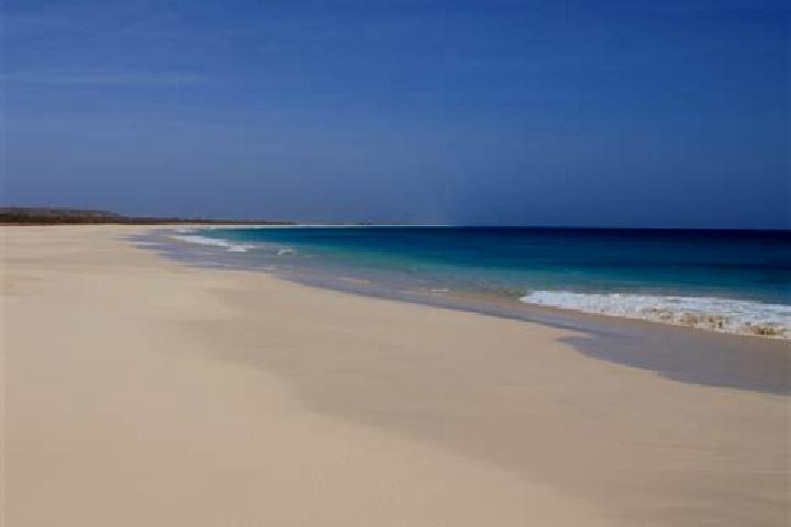 Nora, 22 — Escort in Tarrafal de Sao Nicolau, Cape Verde