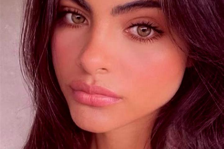 Nora, 23, a brunette green-eyed latina companion based in Lambrugo. Offering Tantra, BDSM, Couples. Available for incall and outcall, day and evening dates.