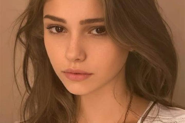 Nora, 23, a chestnut hazel-eyed slavic companion based in Moulay Ali Cherif. Offering A-Level, Couples, Duos. Available for incall and outcall, overnight boo...