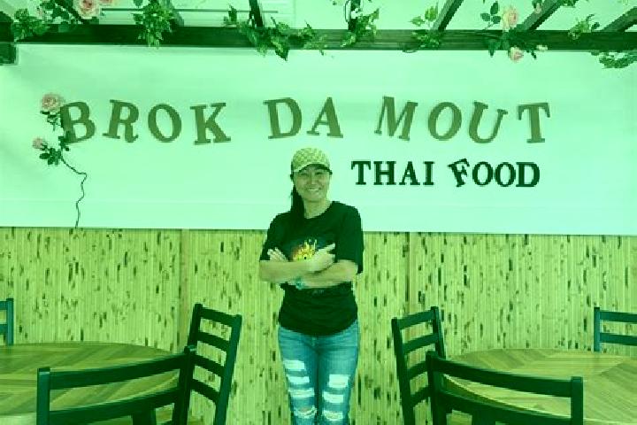 Nora, 23 — Escort in Brok, Poland