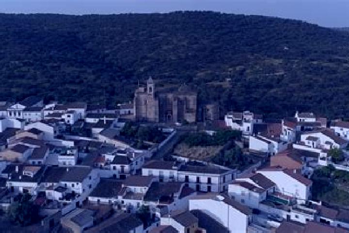 Nora, 23 — Escort in El Castillo de las Guardas, Spain