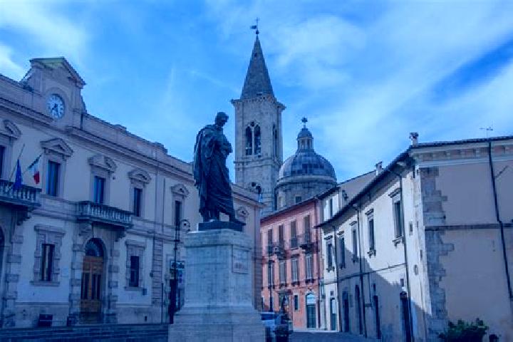 Nora, 23 — Escort in Villa Santa Lucia degli Abruzzi, Italy