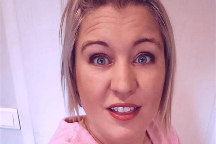 Nora, 23 — Escort in Virandeville, France