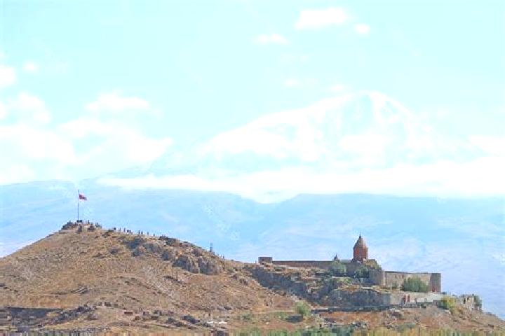 Nora, 23 — Escort in Yeghegnavan, Armenia