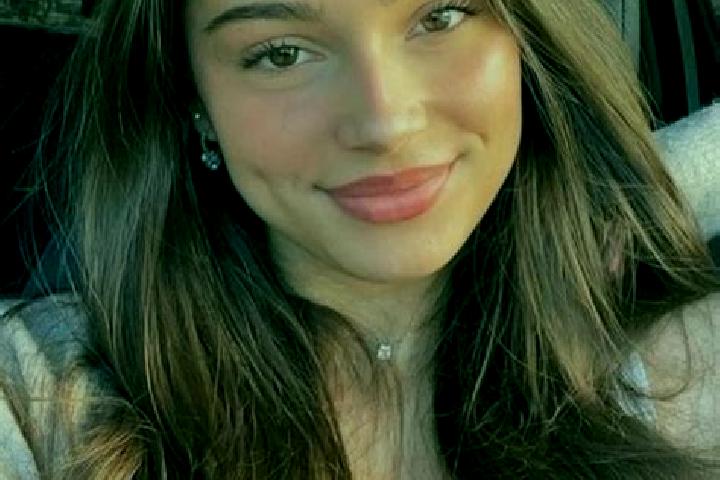 Nora, 24, a chestnut hazel-eyed mediterranean companion based in Florencia. Offering Deep French Kissing, Dinner Date, Erotic Massage, CIM, Couples. Availabl...