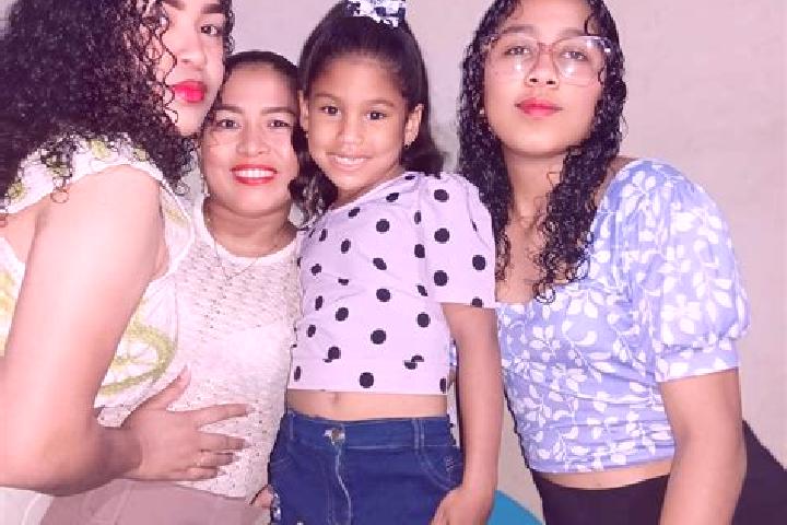 Nora, 24 — Escort in El Paso, Colombia