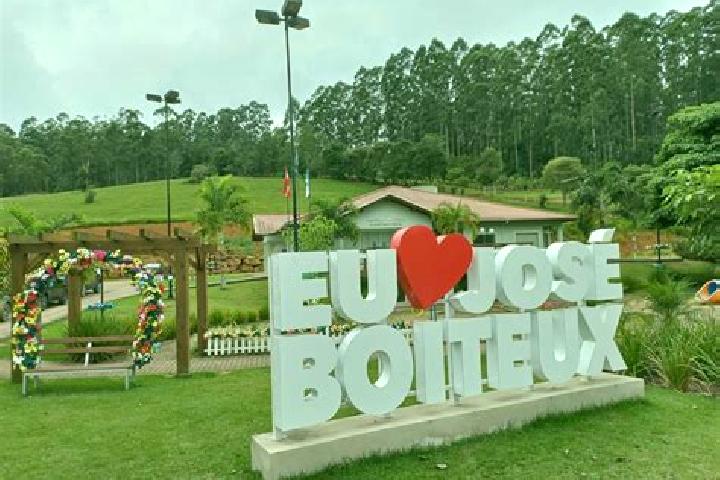 Nora, 24 — Escort in Jose Boiteux, Brazil