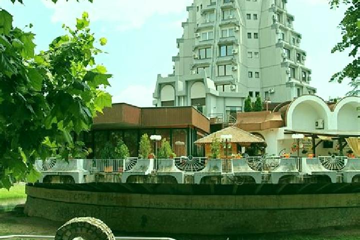 Nora, 24 — Escort in Paracin, Serbia