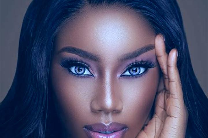 Nora, 25, a chestnut blue-eyed ebony companion based in Sandaowan. Offering Roleplay, Domination, Duos. Available for incall and outcall, day and evening dates.