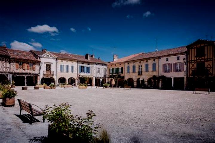 Nora, 25 — Escort in Labastide-d Armagnac, France