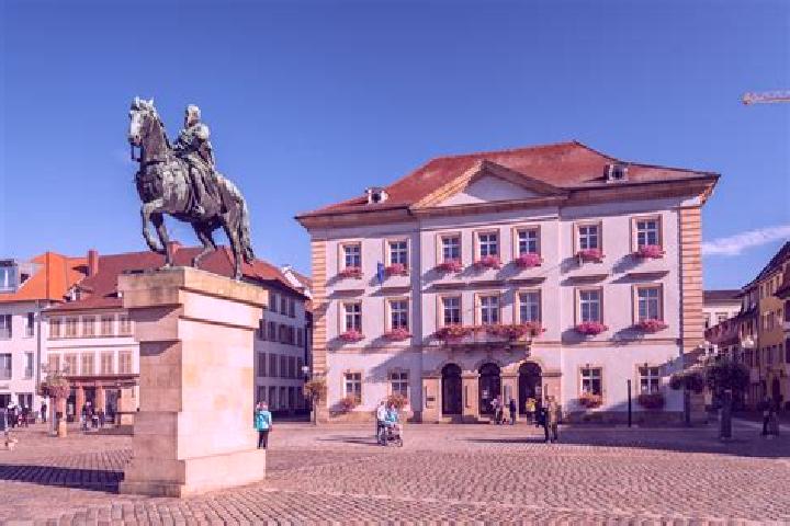 Nora, 25 — Escort in Landau in der Pfalz, Germany