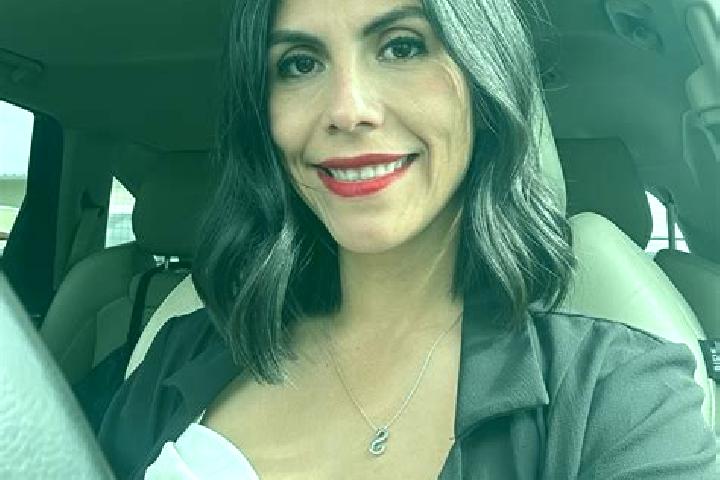 Nora, 25 — Escort in Saint Hedwig, United States