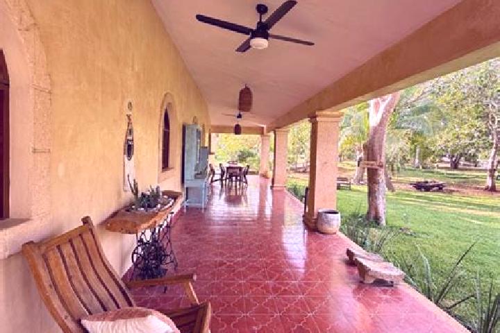 Nora, 25 — Escort in San Antonio Tehuitz, Mexico