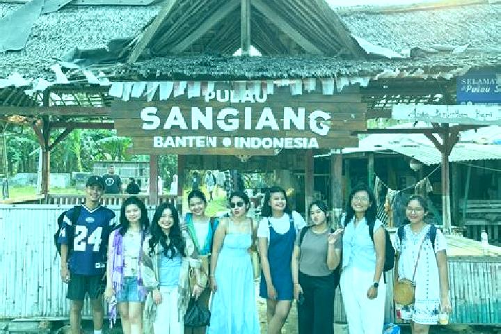 Nora, 25 — Escort in Sangiang, Indonesia