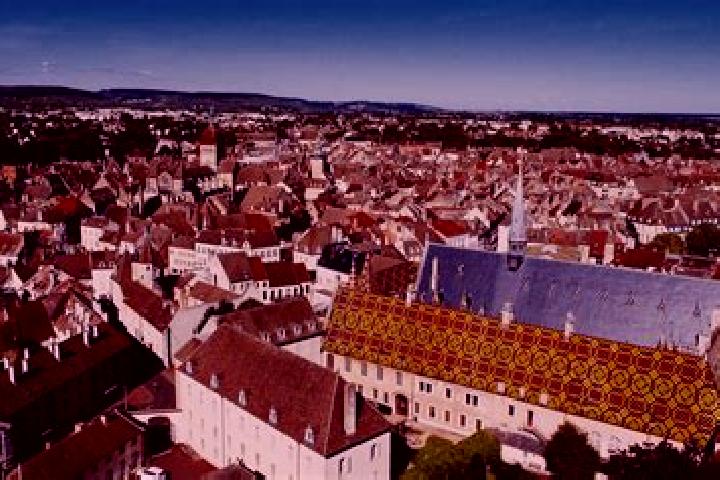 Nora, 25 — Escort in Vignoles, France