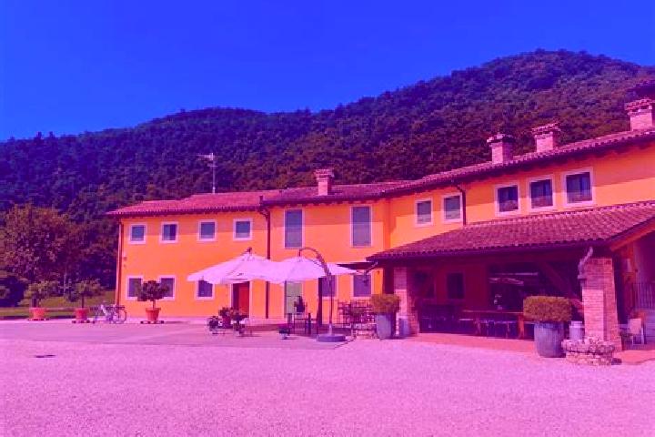 Nora, 25 — Escort in Villa d Alme, Italy