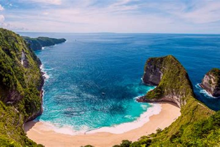 Nora, 26 — Escort in Sungaitinta, Indonesia