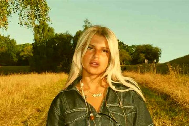 Nora, 27 — Escort in Khallat an Nu man, Palestine