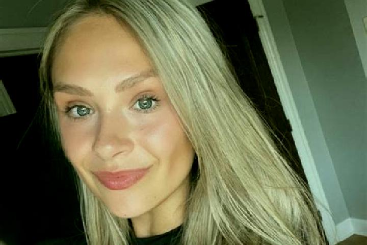 Nora, 27 — Escort in Lemont, United States