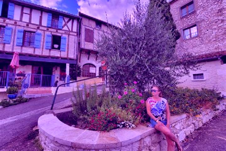 Nora, 27 — Escort in Montaigu, France