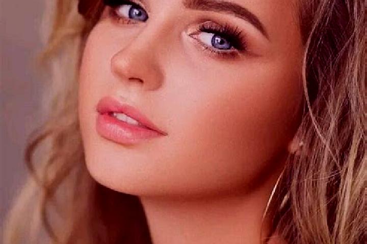 Nora, 28, a dark blonde blue-eyed ebony companion based in Agadir. Offering Striptease, Massage, Overnight, Dinner Date, Deep French Kissing. Available for i...