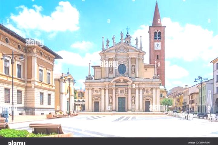 Nora, 28 — Escort in Busto Arsizio, Italy