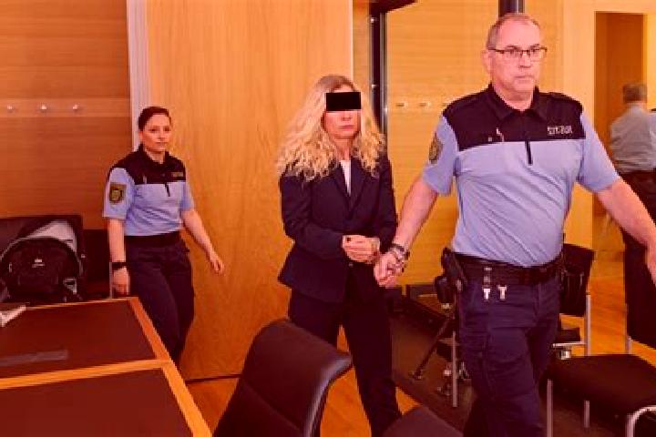 Nora, 28 — Escort in Klipphausen, Germany
